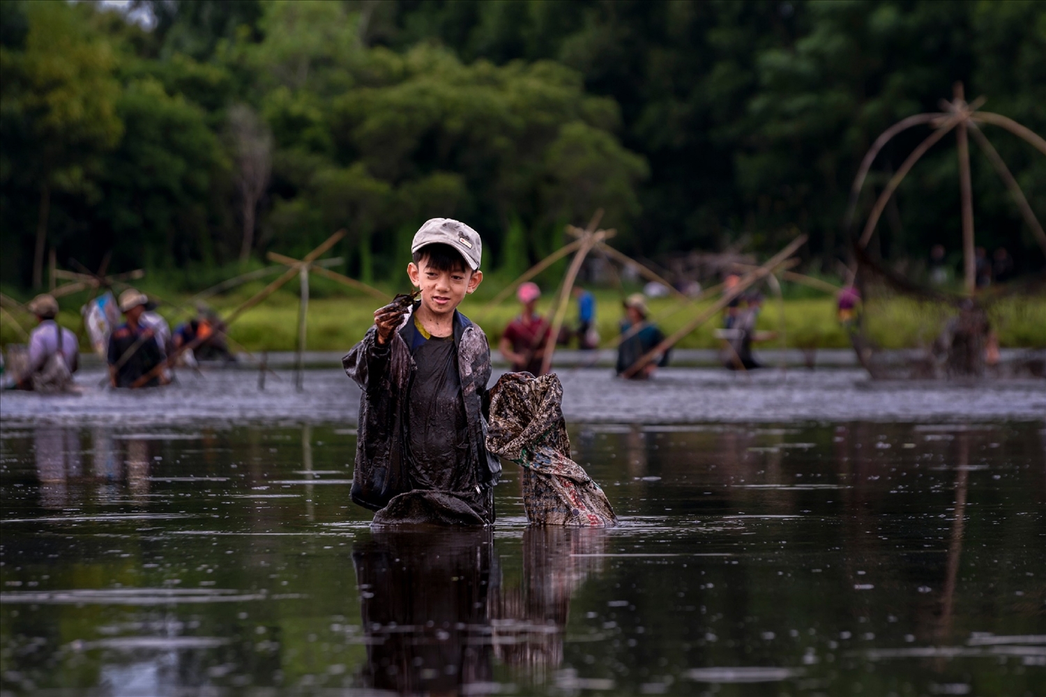 Người về vui hội với trằm