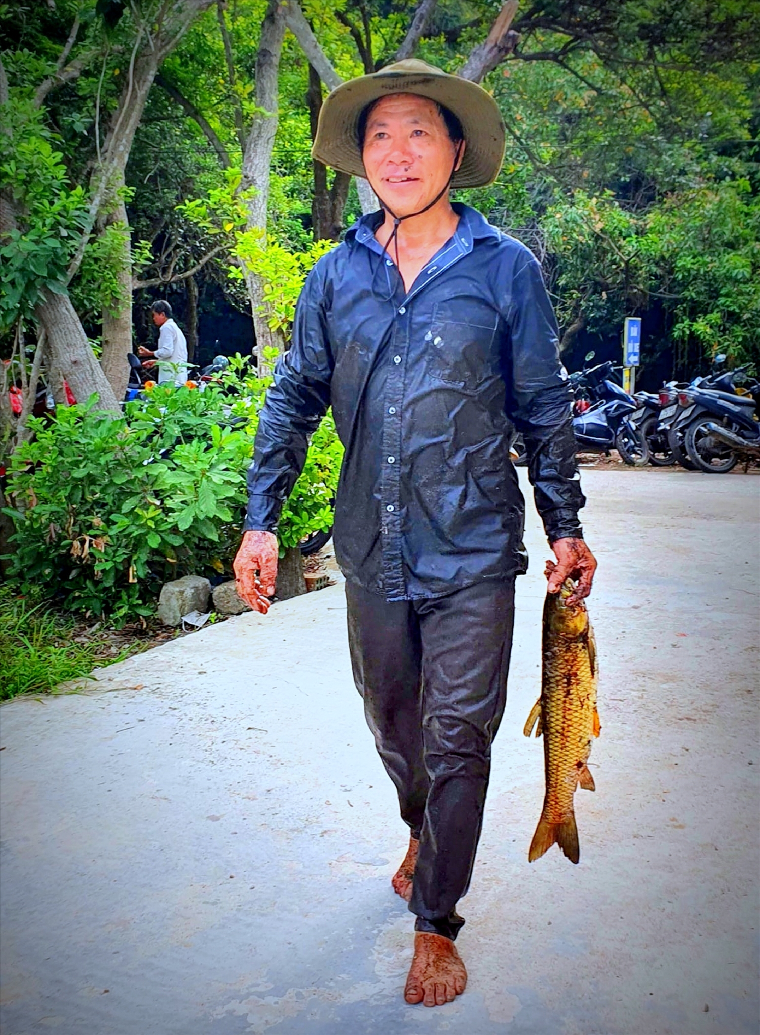 Người về vui hội với trằm
