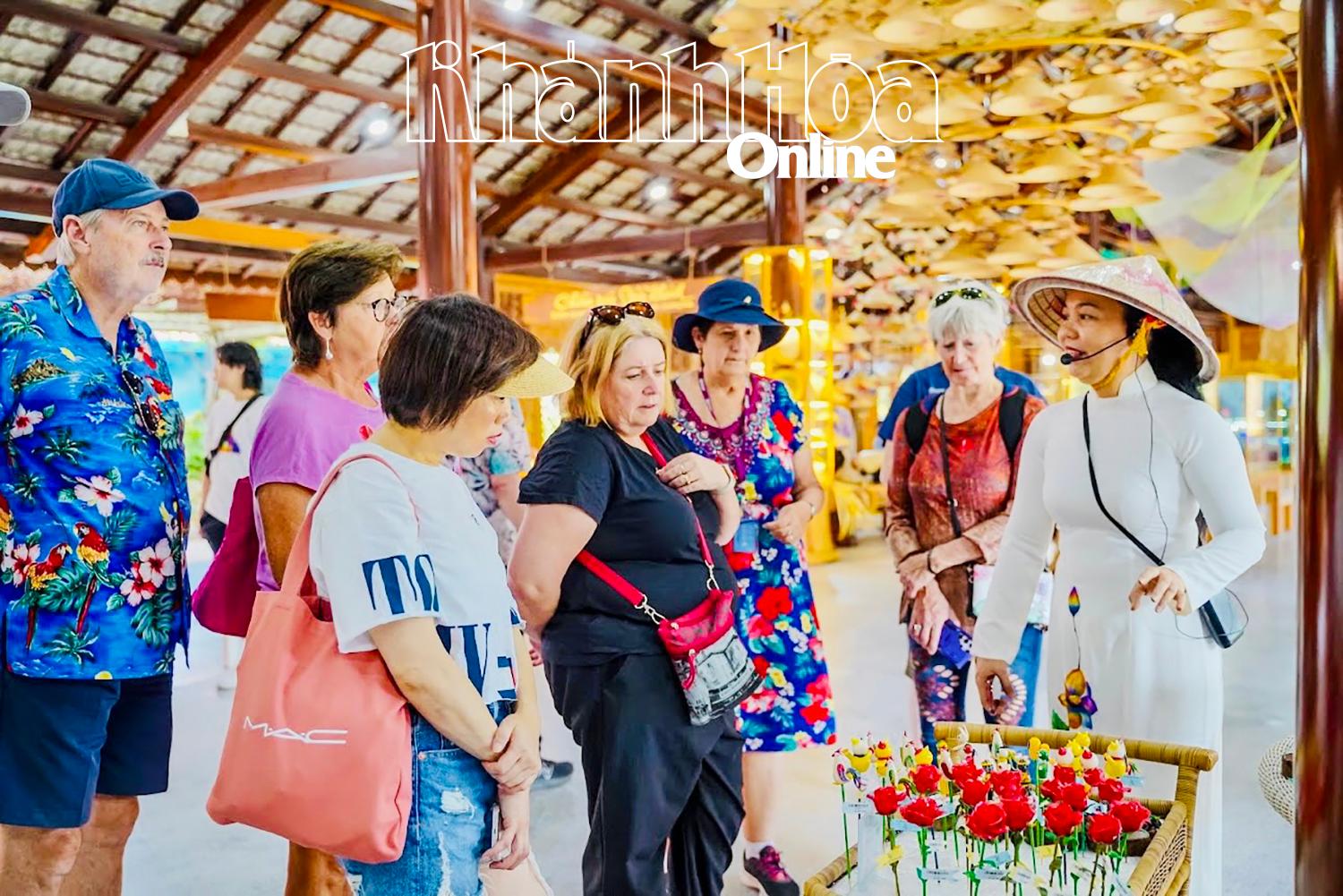 Khánh Hòa: Tín hiệu vui từ những chuyến tàu du lịch biển