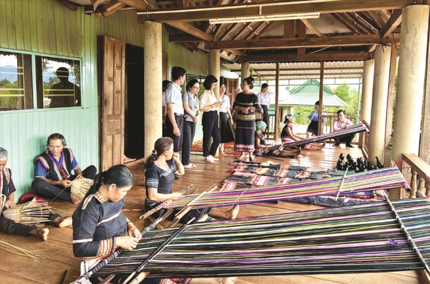 Người trẻ xây “nghiệp lớn” từ chính bản làng Người trẻ xây “nghiệp lớn” từ chính bản làng