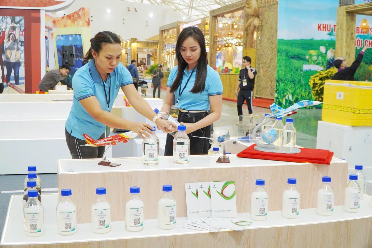 BSR trưng bày nhiều sản phẩm tiêu biểu tại Hội chợ Mùa Thu 2025 BSR trưng bày nhiều sản phẩm tiêu biểu tại Hội chợ Mùa Thu 2025