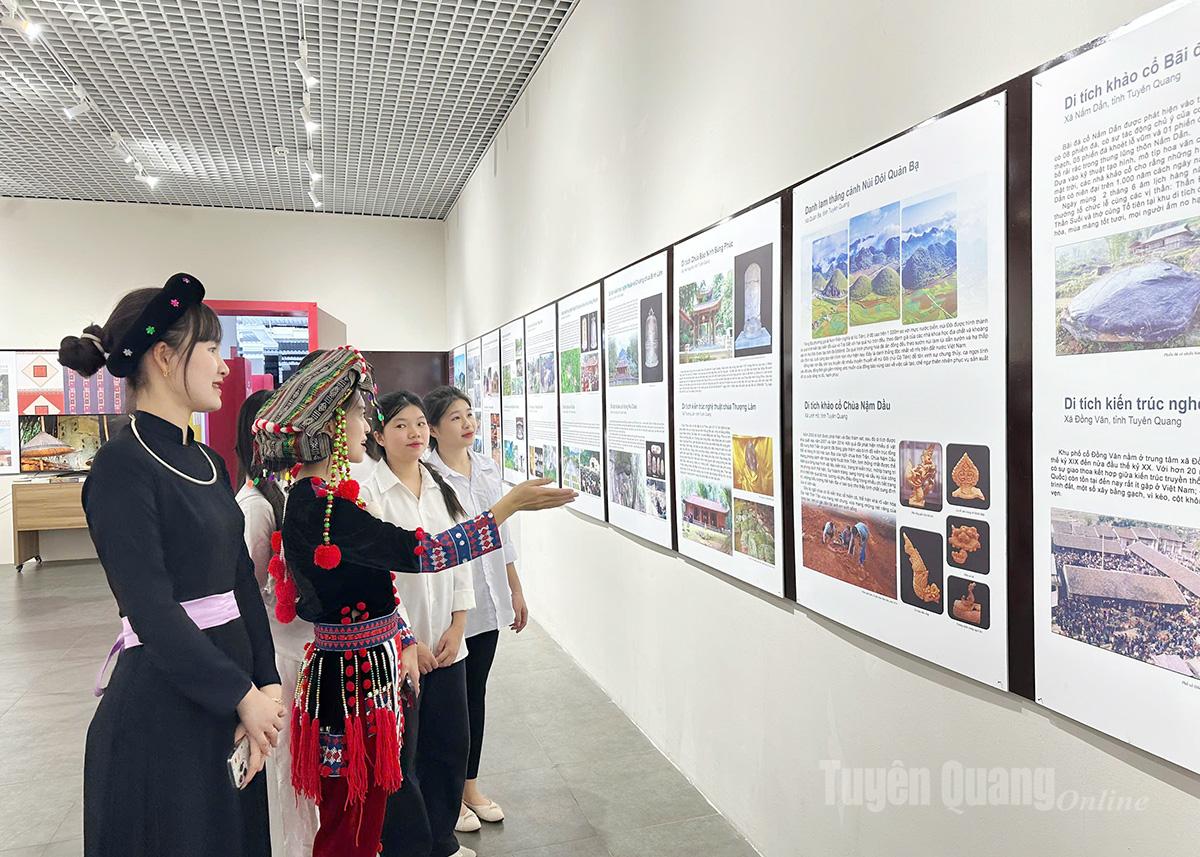 Triển lãm “Tuyên Quang - Miền đất của những di sản” Triển lãm “Tuyên Quang - Miền đất của những di sản”