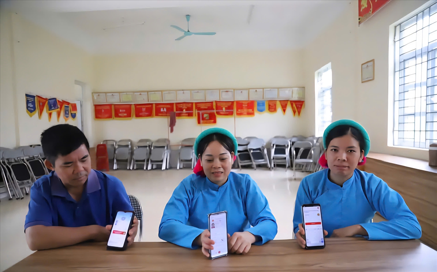 Nữ Bí thư người Sán Chỉ “phủ sóng số” đến từng nóc nhà vùng cao Nữ Bí thư người Sán Chỉ “phủ sóng số” đến từng nóc nhà vùng cao