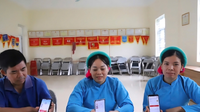 Nữ Bí thư người Sán Chỉ “phủ sóng số” đến từng nóc nhà vùng cao