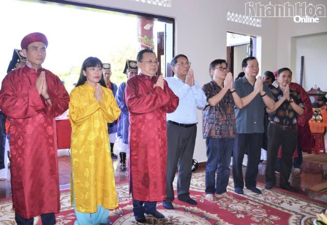 Khánh Hòa: Nghề Yến sào - khi con người tập bay cùng thiên nhiên Khánh Hòa: Nghề Yến sào - khi con người tập bay cùng thiên nhiên