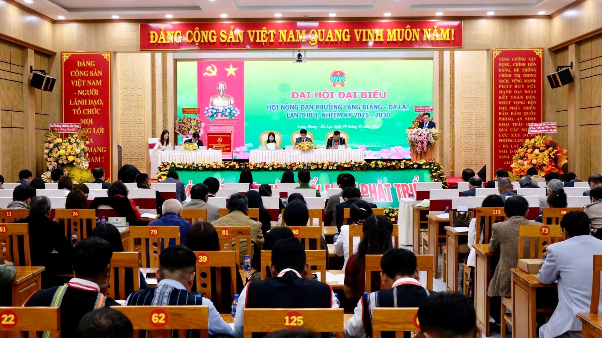 Lâm Đồng: Nông dân Lang Biang - Đà Lạt thi đua sản xuất, kinh doanh...