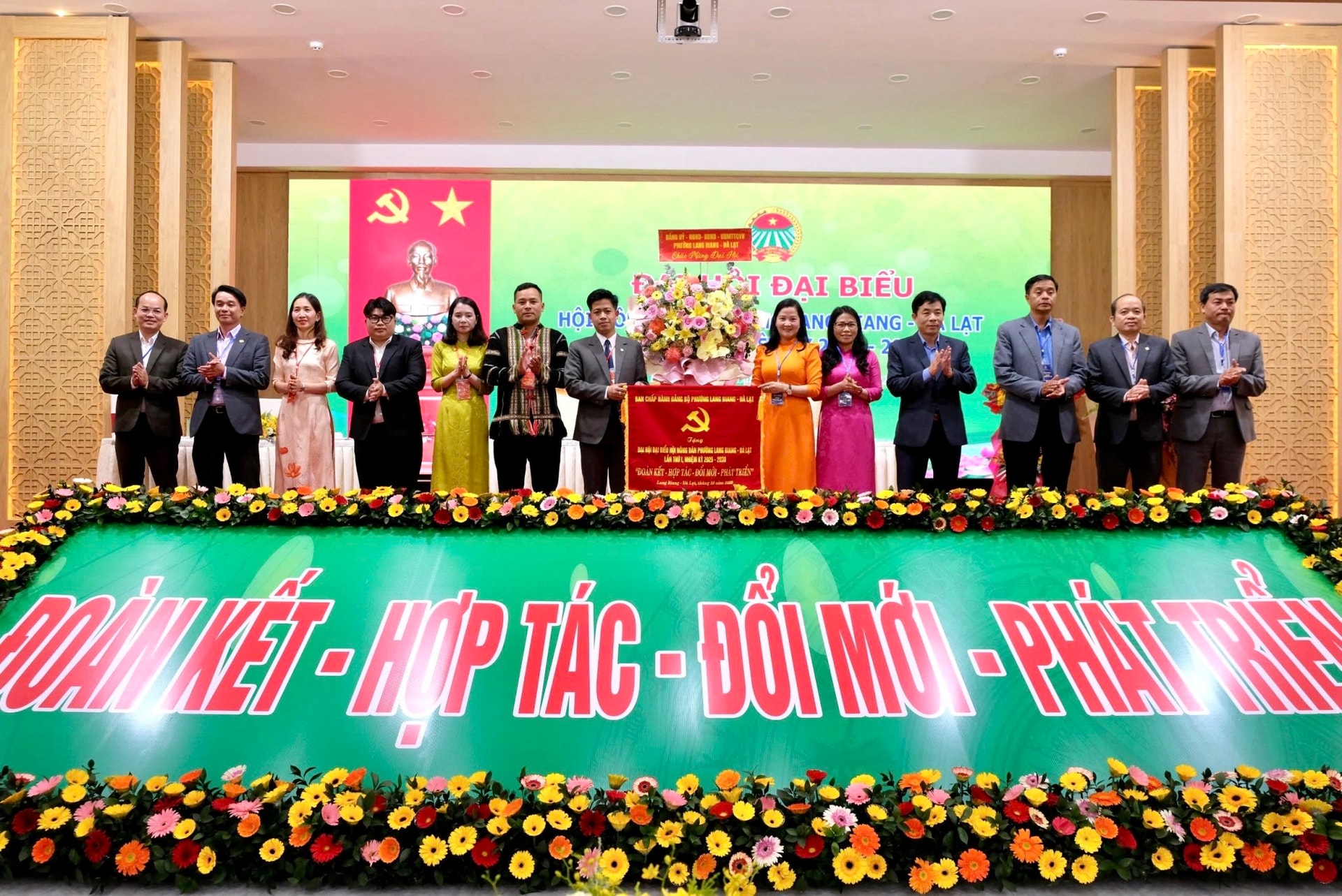 Lâm Đồng: Nông dân Lang Biang - Đà Lạt thi đua sản xuất, kinh doanh... Lâm Đồng: Nông dân Lang Biang - Đà Lạt thi đua sản xuất, kinh doanh...