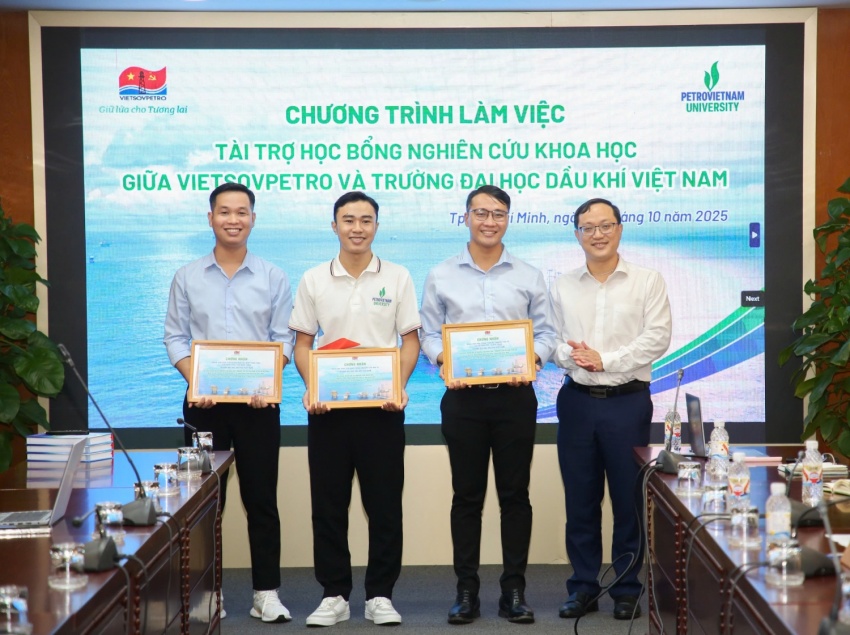 Vietsovpetro và PVU tăng cường hợp tác trong công tác đào tạo và nghiên cứu khoa học Vietsovpetro và PVU tăng cường hợp tác trong công tác đào tạo và nghiên cứu khoa học