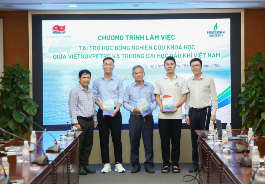 Vietsovpetro và PVU tăng cường hợp tác trong công tác đào tạo và nghiên cứu khoa học Vietsovpetro và PVU tăng cường hợp tác trong công tác đào tạo và nghiên cứu khoa học