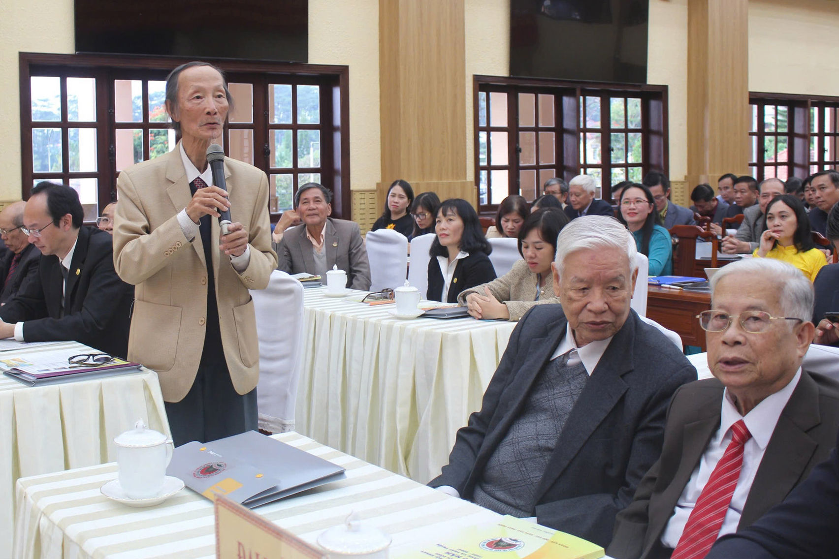 Lâm Đồng: Nhà khoa học dâng đời những vần thơ