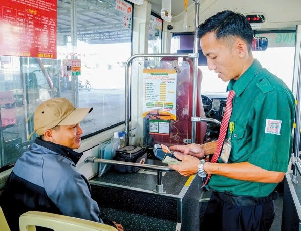Xe buýt Cần Thơ "chuyển mình" cùng công nghệ số
