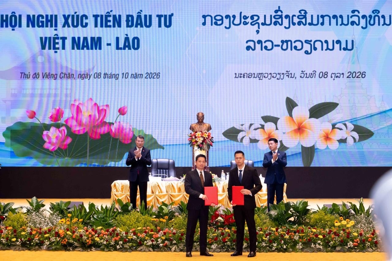 Thủ tướng Chính phủ Lê Minh Hưng và Thủ tướng Lào Saleumxay Kommasith chứng kiến lễ trao Thỏa thuận hợp tác giữa PV Power và Công ty PSGC
