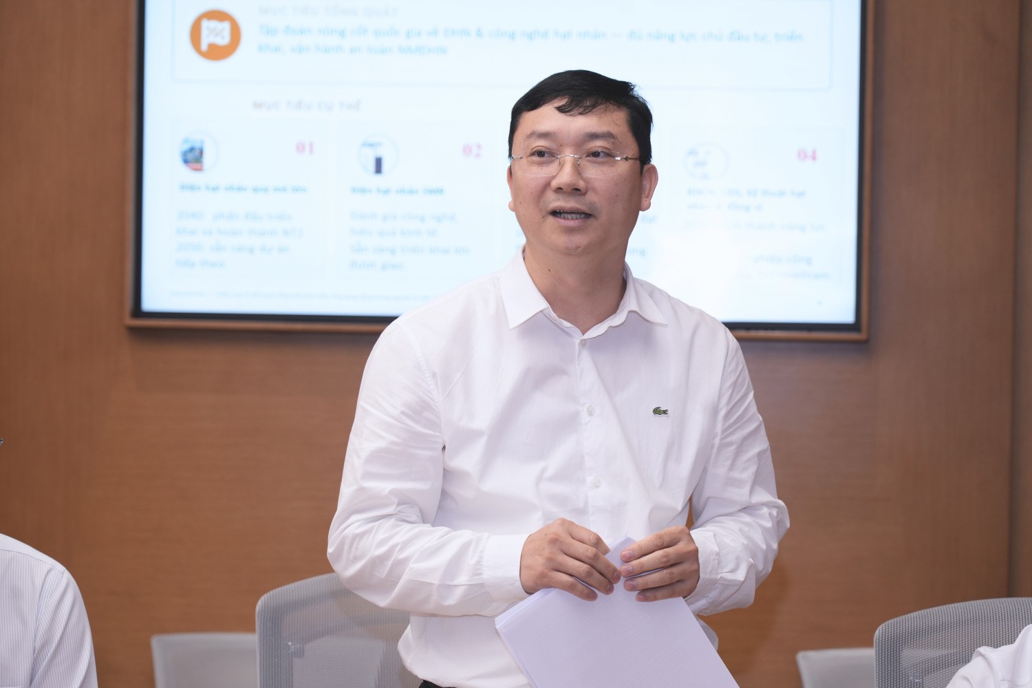 Ông Nguyễn Văn Tư – Viện trưởng Viện Dầu khí Việt Nam (VPI) đề xuất phân định rõ chiến lược dài hạn và kế hoạch triển khai cụ thể. Ông Nguyễn Văn Tư – Viện trưởng Viện Dầu khí Việt Nam (VPI) đề xuất phân định rõ chiến lược dài hạn và kế hoạch triển khai cụ thể.
