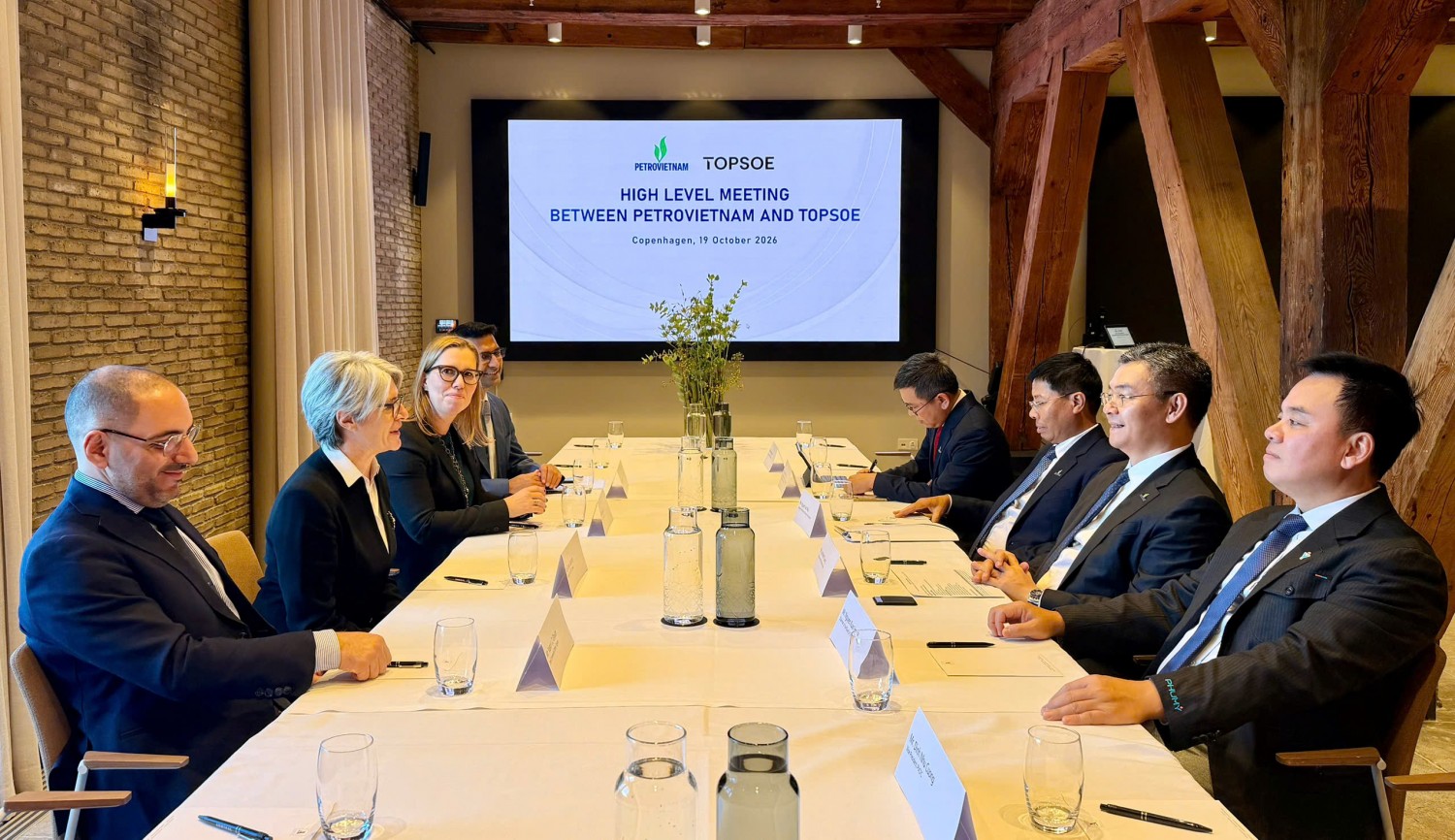 PETROVIETNAM tiên phong cùng các đối tác Đan Mạch phát triển điện gió ngoài khơi PETROVIETNAM tiên phong cùng các đối tác Đan Mạch phát triển điện gió ngoài khơi
