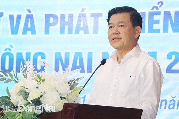 Bí thư Tỉnh ủy Nguyễn Hồng Lĩnh phát biểu tại hội nghị