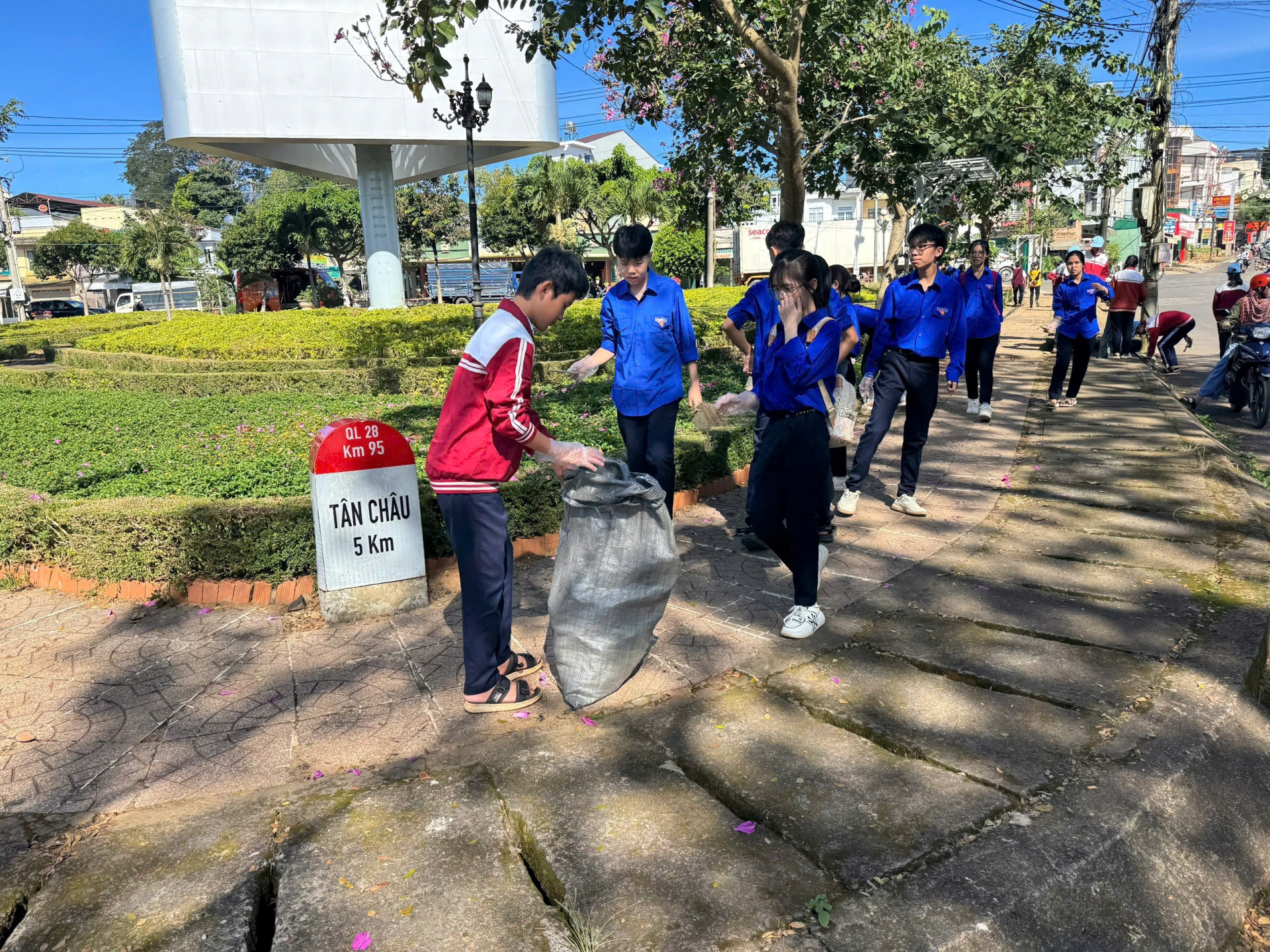 Lâm Đồng: Tuổi trẻ Di Linh tổ chức nhiều hoạt động hưởng ứng Festival Hoa Đà Lạt 2024