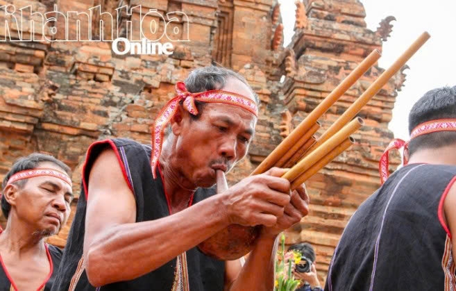 Nghệ nhân Ka Dá Phượng: &quot;Bén duyên&quot; với kèn bầu