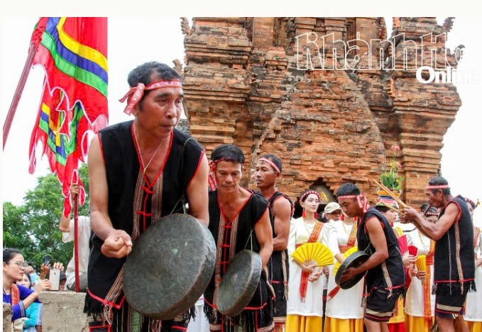 Nghệ nhân Ka Dá Phượng: &quot;Bén duyên&quot; với kèn bầu