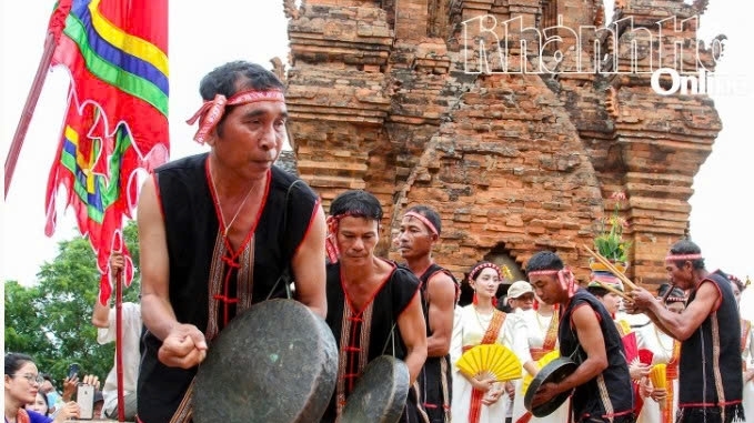 Khánh Hòa: Nghệ nhân Ka Dá Phượng: "Bén duyên" với kèn bầu