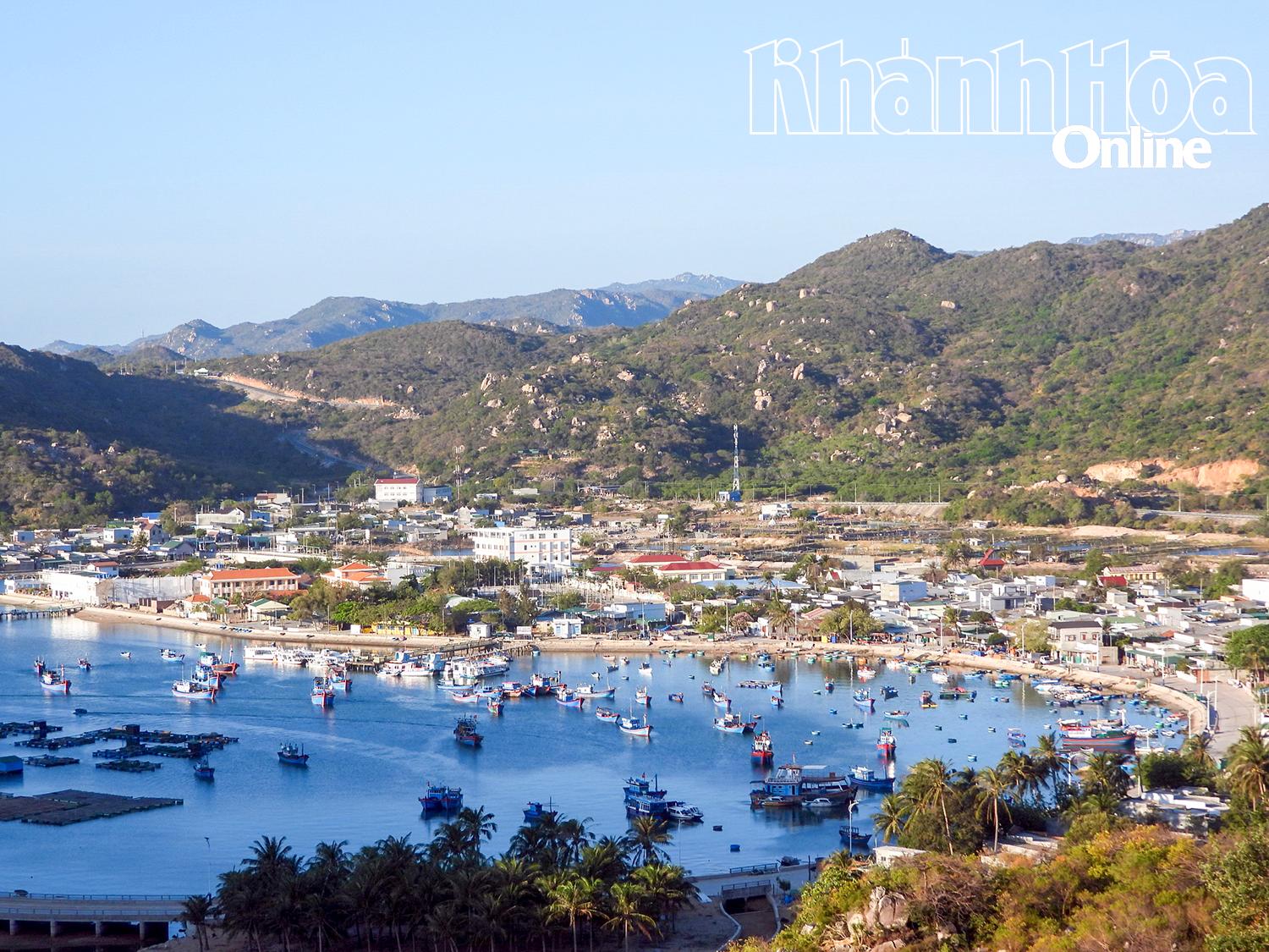 Khánh Hòa: Một ngày trên những con đường dọc biển