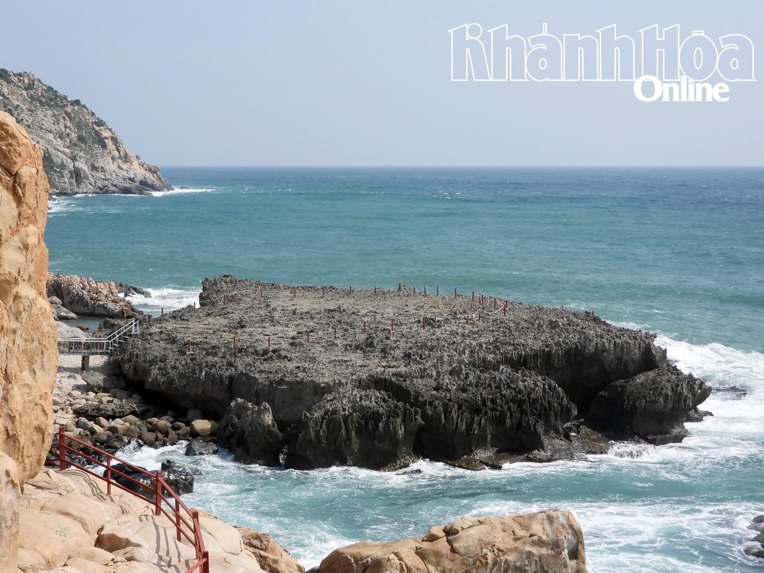 Khánh Hòa: Một ngày trên những con đường dọc biển