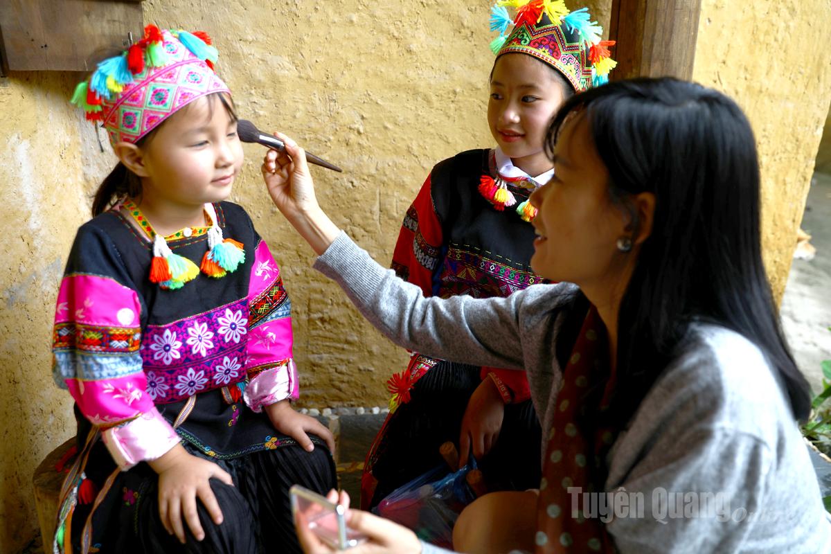 Tuyên Quang: Dân ca Lô Lô - Thanh âm di sản giữa cao nguyên đá Tuyên Quang: Dân ca Lô Lô - Thanh âm di sản giữa cao nguyên đá