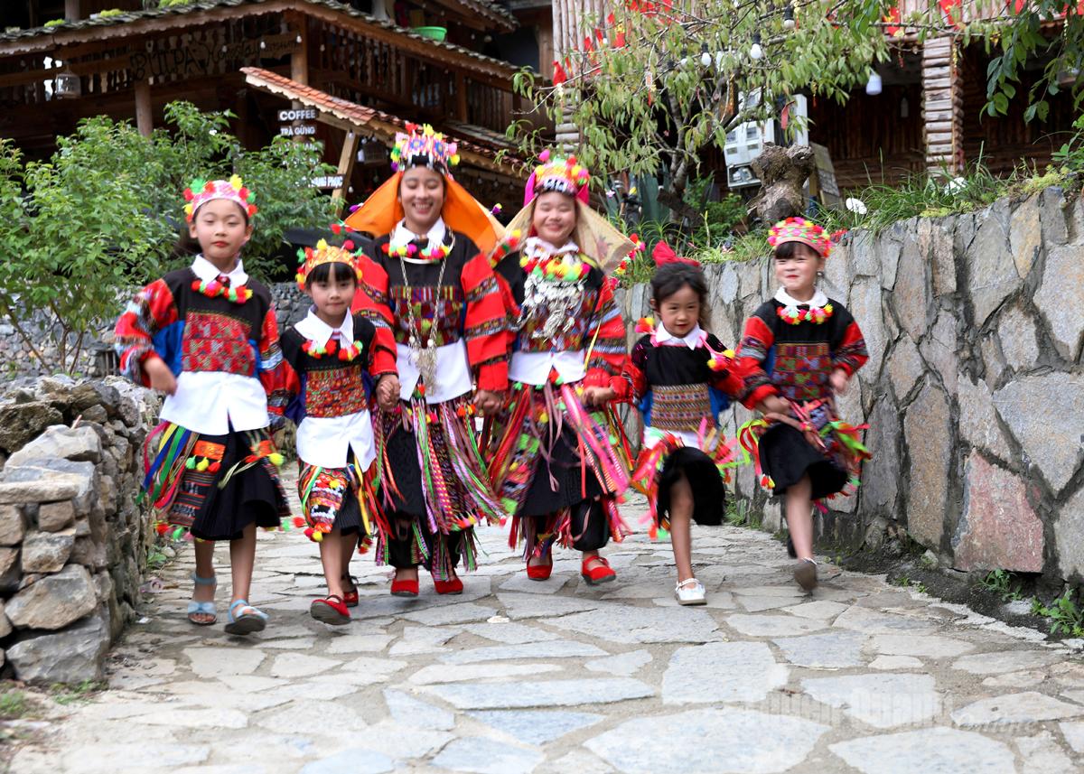 Tuyên Quang: Dân ca Lô Lô - Thanh âm di sản giữa cao nguyên đá Tuyên Quang: Dân ca Lô Lô - Thanh âm di sản giữa cao nguyên đá