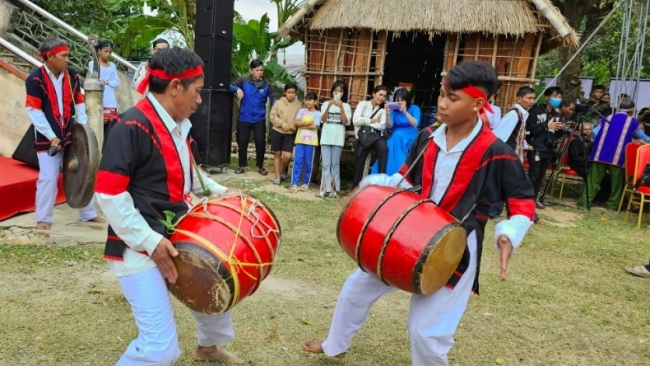 Nghệ thuật trình diễn trống đôi, một nét văn hóa rất riêng của người Chăm Hroi