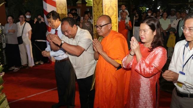 Nét đẹp Lễ cúng Trăng, đút cốm dẹp của đồng bào Khmer