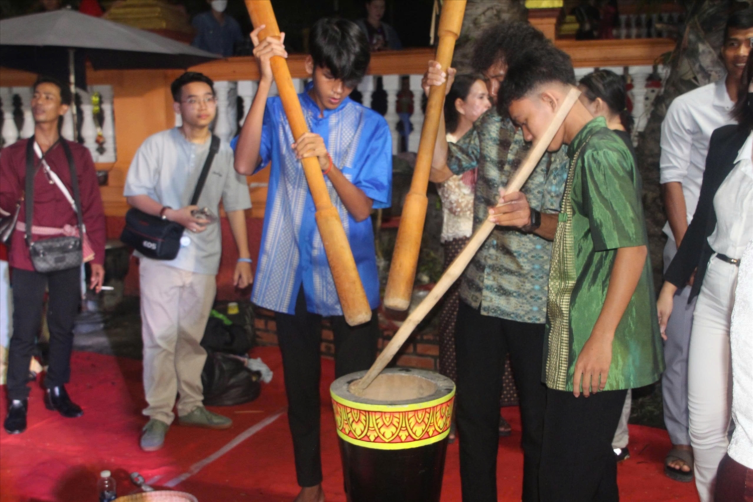 Nét đẹp Lễ cúng Trăng, đút cốm dẹp của đồng bào Khmer Nét đẹp Lễ cúng Trăng, đút cốm dẹp của đồng bào Khmer