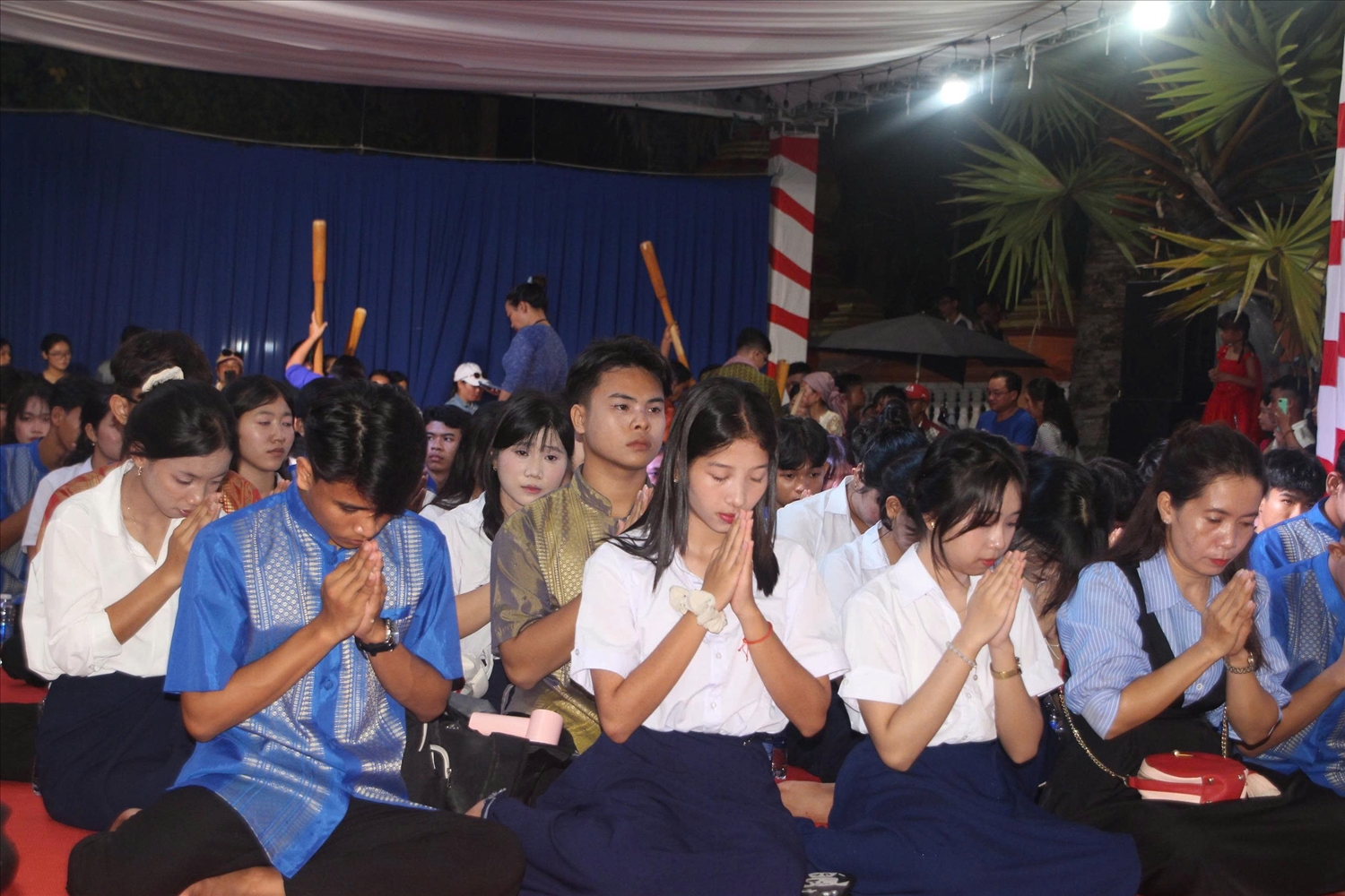 Nét đẹp Lễ cúng Trăng, đút cốm dẹp của đồng bào Khmer Nét đẹp Lễ cúng Trăng, đút cốm dẹp của đồng bào Khmer