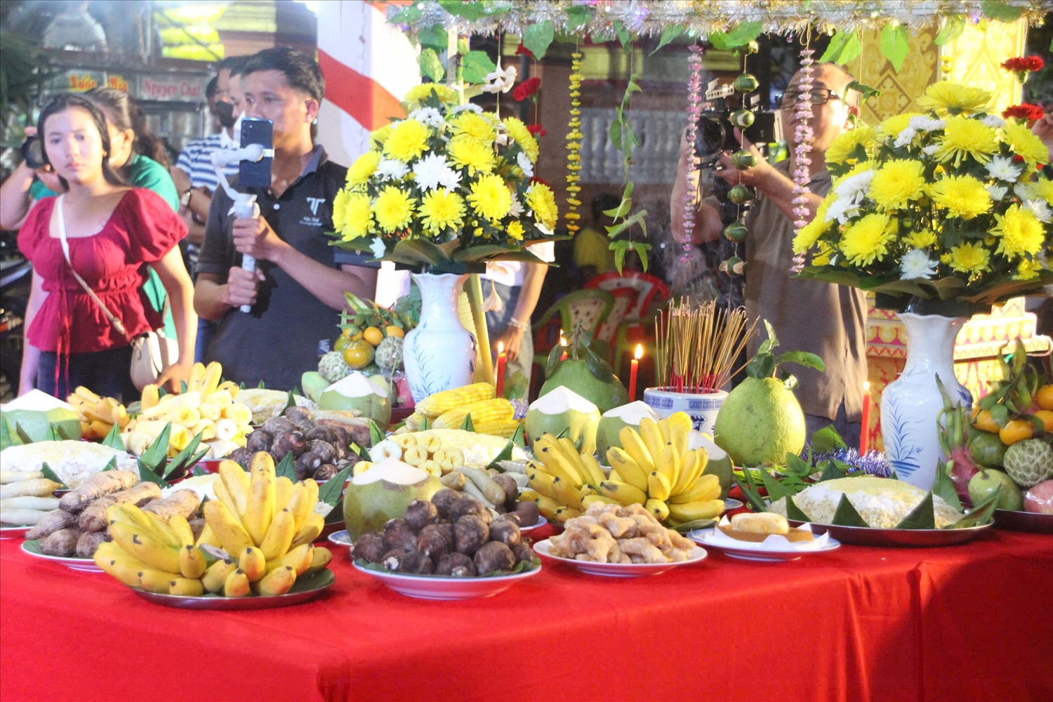 Nét đẹp Lễ cúng Trăng, đút cốm dẹp của đồng bào Khmer Nét đẹp Lễ cúng Trăng, đút cốm dẹp của đồng bào Khmer