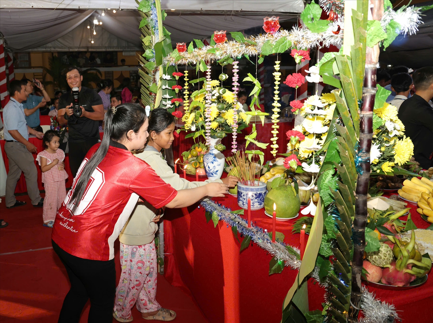 Nét đẹp Lễ cúng Trăng, đút cốm dẹp của đồng bào Khmer Nét đẹp Lễ cúng Trăng, đút cốm dẹp của đồng bào Khmer