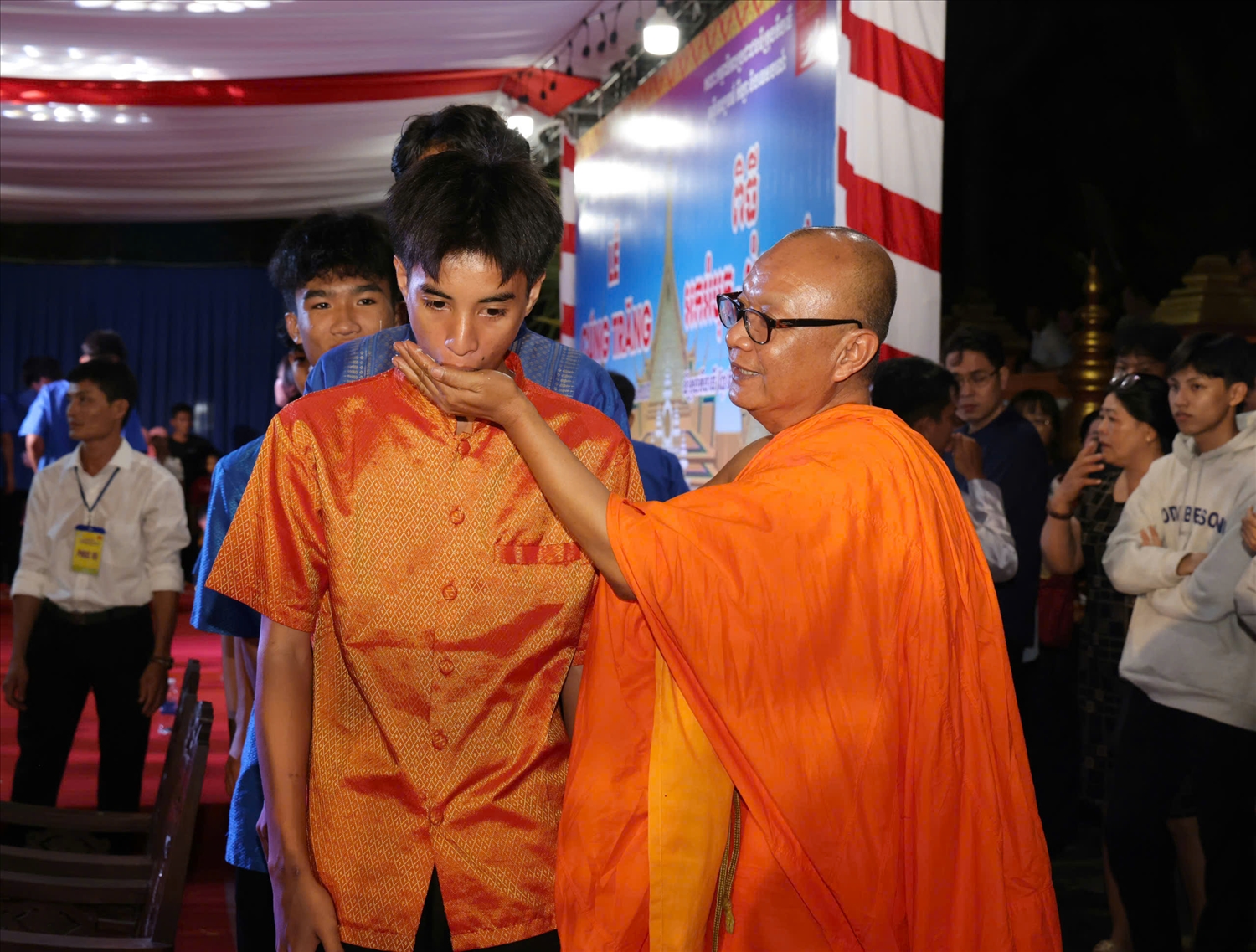 Nét đẹp Lễ cúng Trăng, đút cốm dẹp của đồng bào Khmer Nét đẹp Lễ cúng Trăng, đút cốm dẹp của đồng bào Khmer