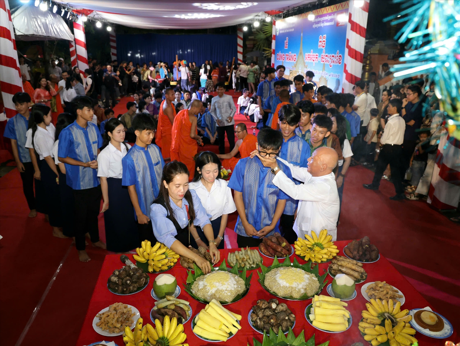 Nét đẹp Lễ cúng Trăng, đút cốm dẹp của đồng bào Khmer