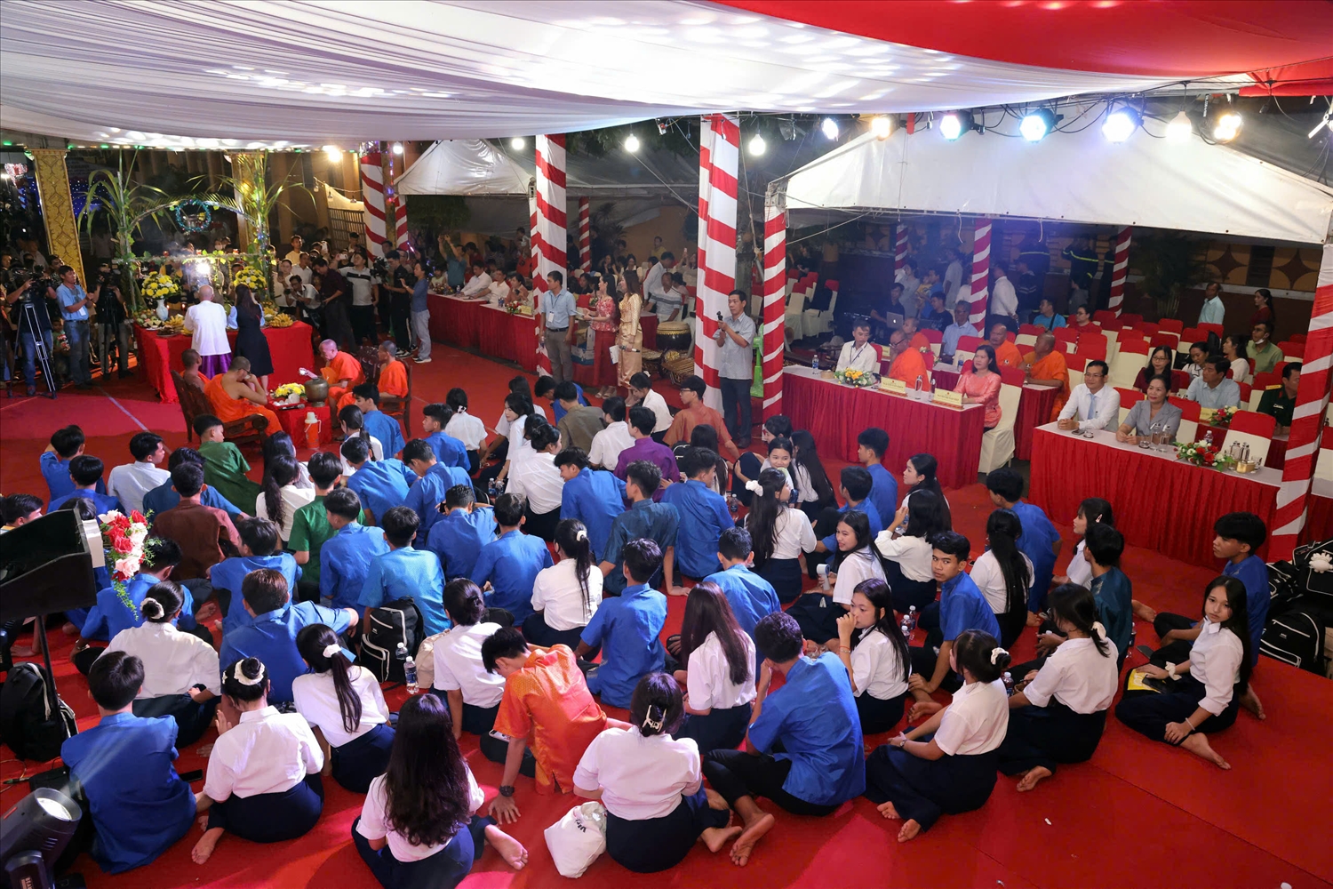 Nét đẹp Lễ cúng Trăng, đút cốm dẹp của đồng bào Khmer Nét đẹp Lễ cúng Trăng, đút cốm dẹp của đồng bào Khmer