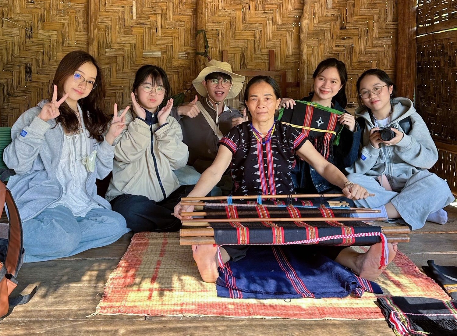 “Cơ Tu-Gether”: Khám phá văn hóa Cơ Tu qua góc nhìn của các bạn trẻ “Cơ Tu-Gether”: Khám phá văn hóa Cơ Tu qua góc nhìn của các bạn trẻ