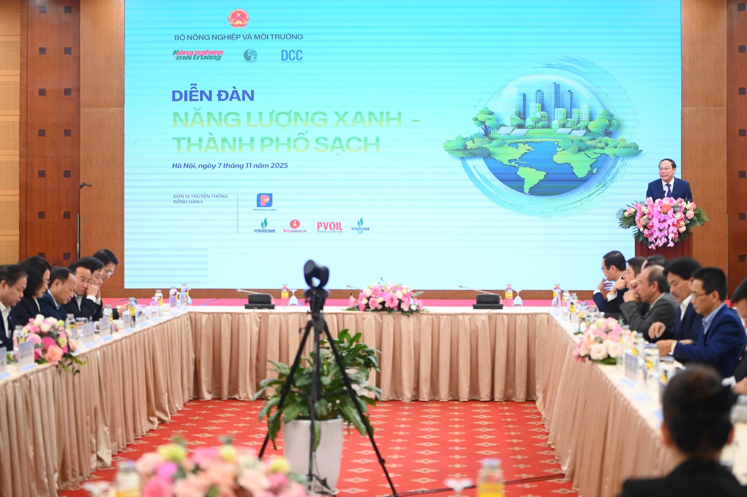 Petrovietnam nỗ lực cân bằng mục tiêu kinh tế, môi trường và bảo đảm an ninh năng lượng Petrovietnam nỗ lực cân bằng mục tiêu kinh tế, môi trường và bảo đảm an ninh năng lượng