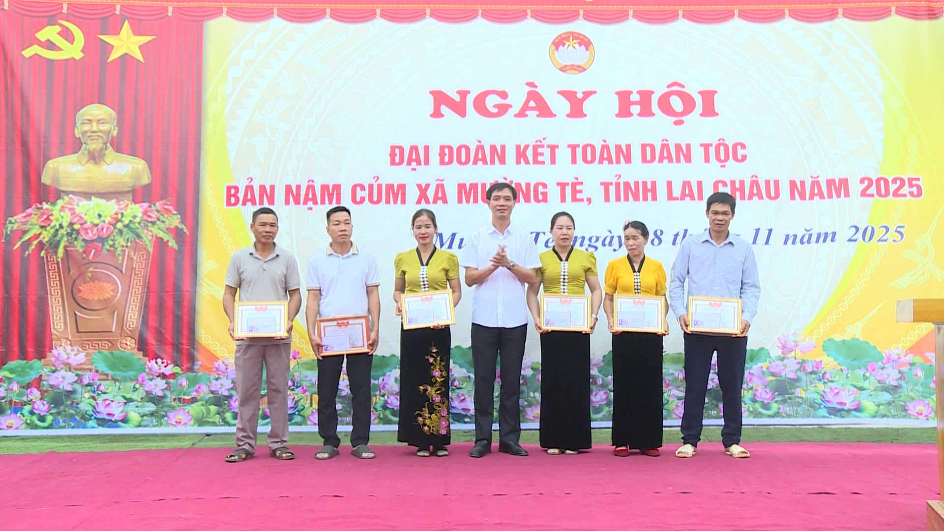 Lai Châu: Ngày hội đại đoàn kết toàn dân tộc bản Nậm Củm (xã Mường Tè) Lai Châu: Ngày hội đại đoàn kết toàn dân tộc bản Nậm Củm (xã Mường Tè)