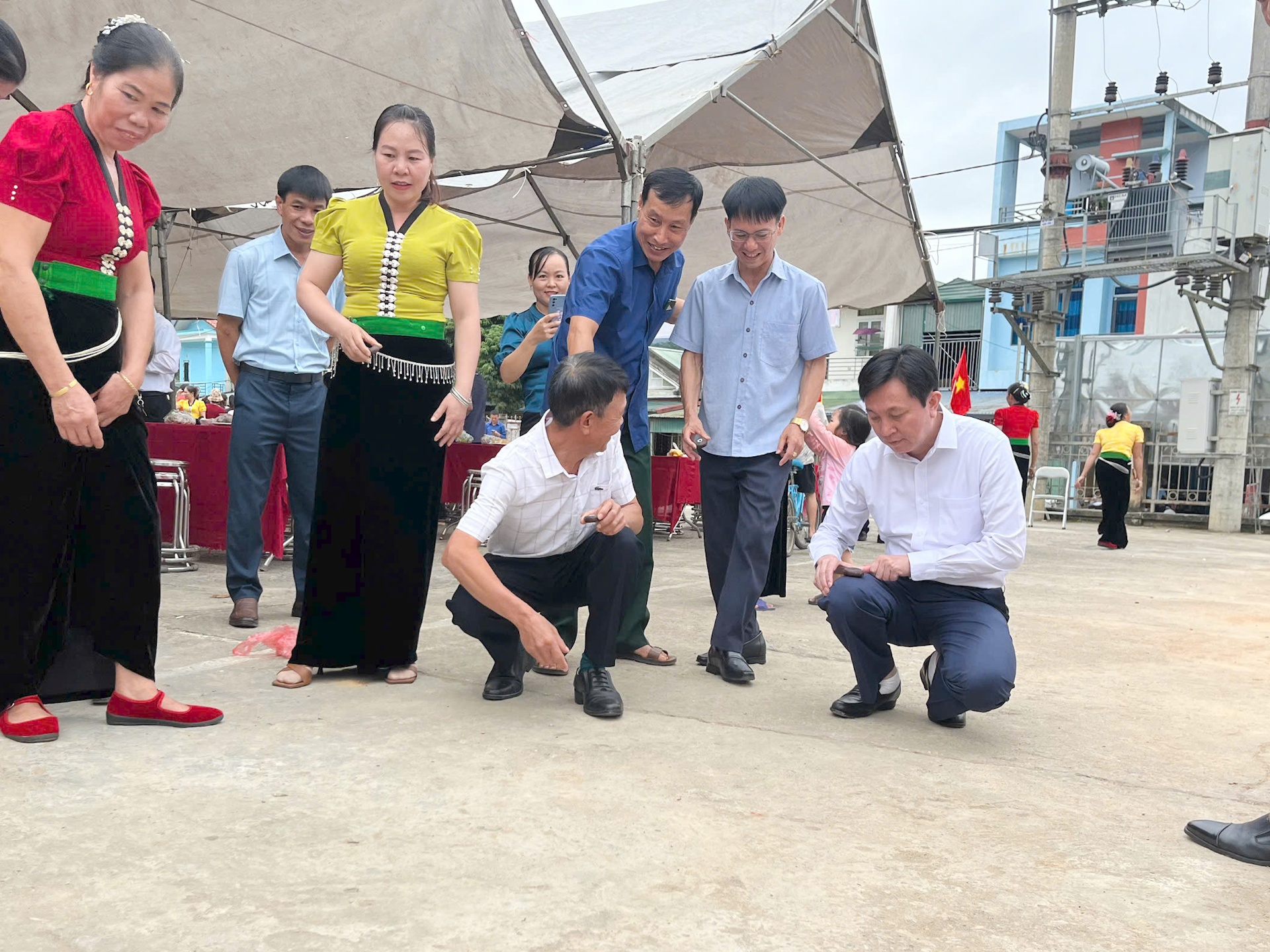 Lai Châu: Ngày hội đại đoàn kết toàn dân tộc bản Nậm Củm (xã Mường Tè) Lai Châu: Ngày hội đại đoàn kết toàn dân tộc bản Nậm Củm (xã Mường Tè)