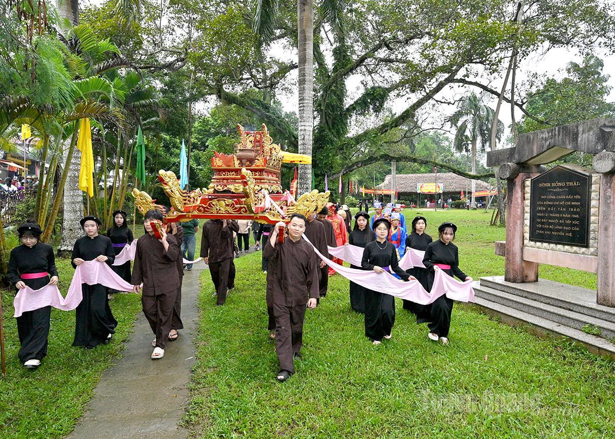 Tuyên Quang: Phục dựng, bảo tồn Lễ hội Cầu may của đồng bào Tày xã Tân Trào