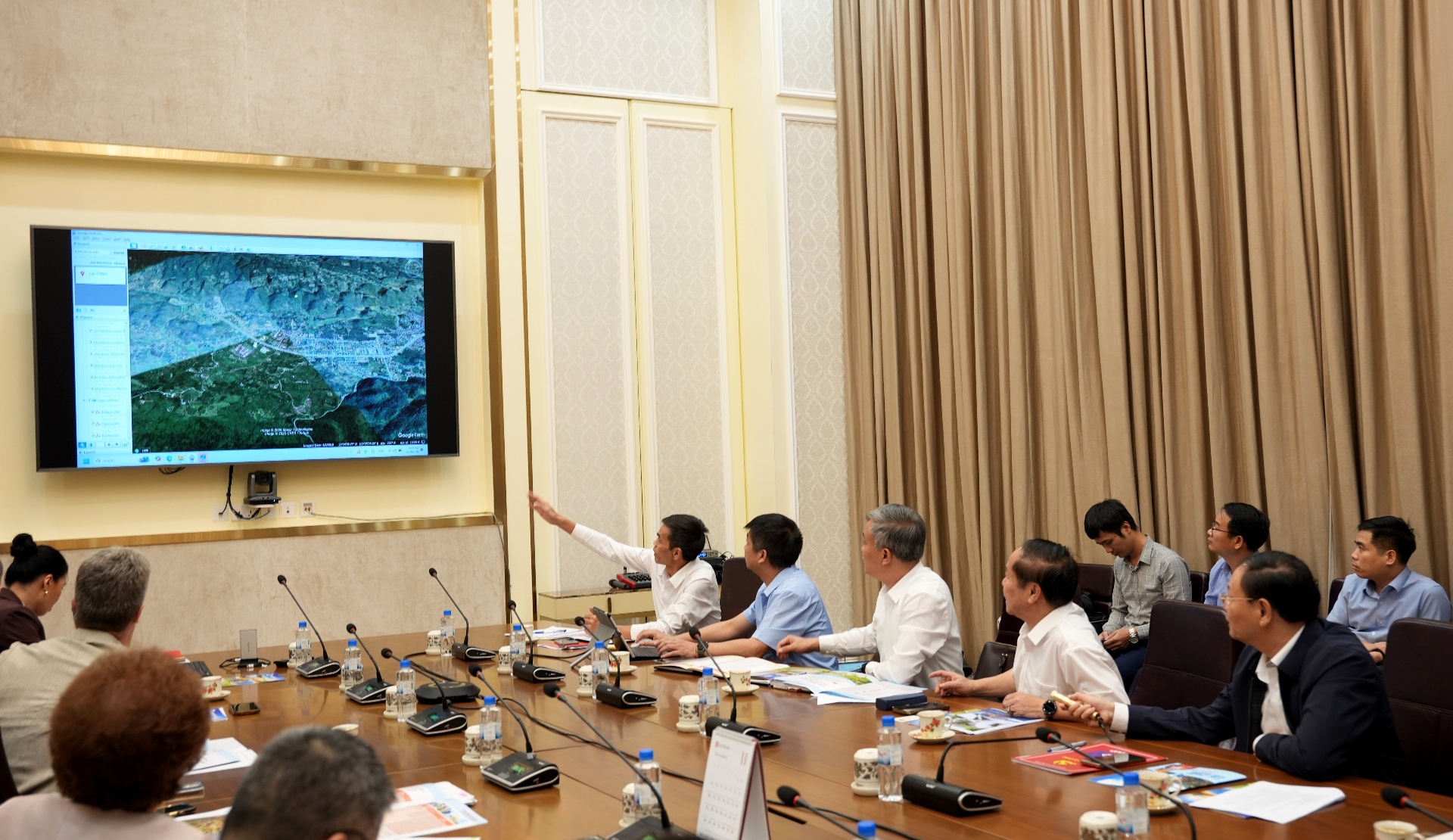 Đoàn công tác của tỉnh Lai Châu làm việc với Tập đoàn BRG