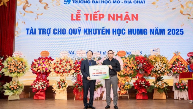 BSR tài trợ 200 triệu đồng cho Quỹ Khuyến học Trường Đại học Mỏ - Địa chất