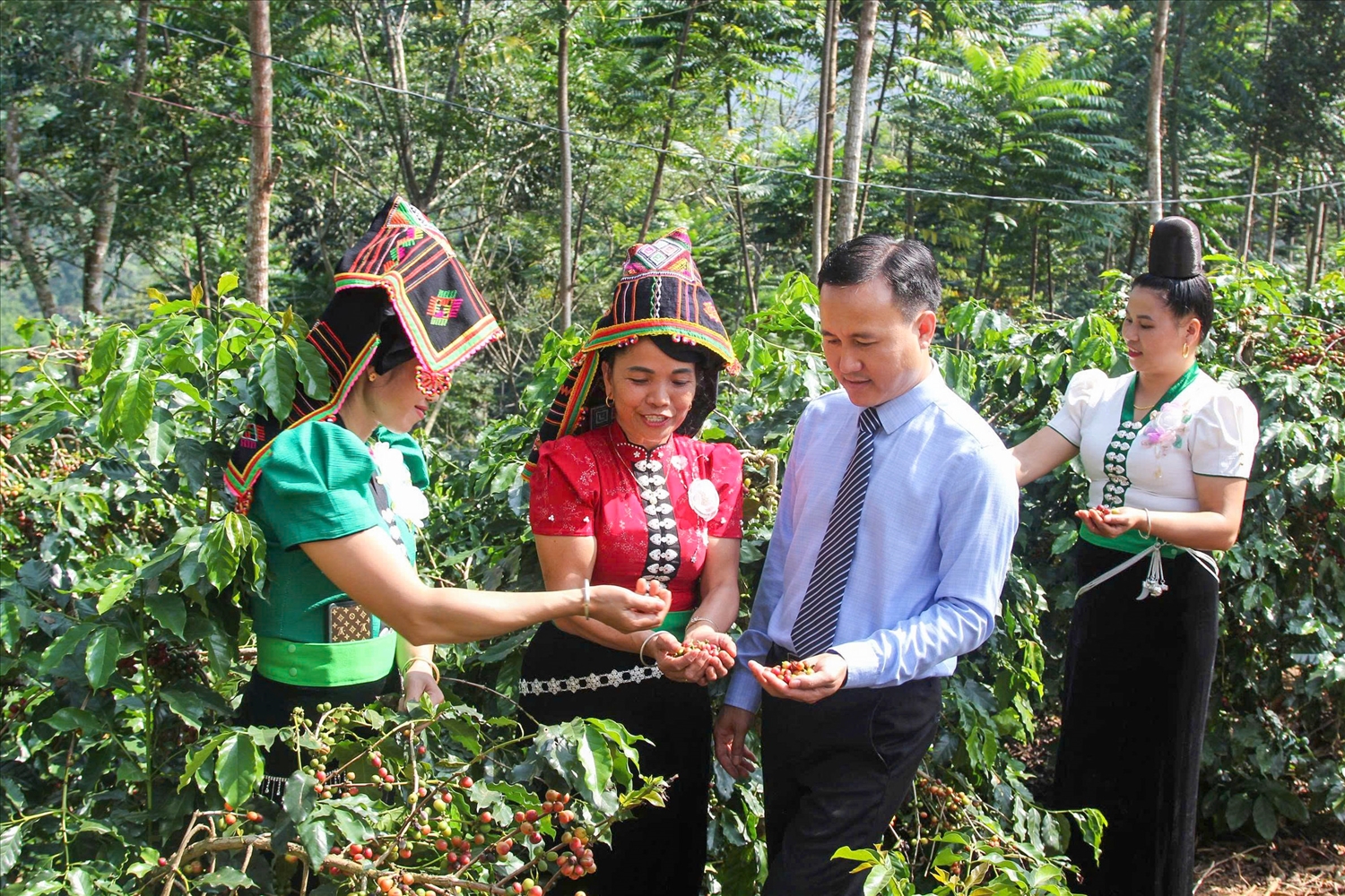 Chạm đến khát vọng thoát nghèo nơi cực Tây Tổ quốc Chạm đến khát vọng thoát nghèo nơi cực Tây Tổ quốc