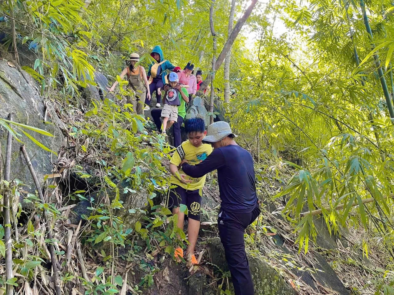 Lâm Đồng: Thác Bà hùng vĩ giữa rừng Tánh Linh Lâm Đồng: Thác Bà hùng vĩ giữa rừng Tánh Linh