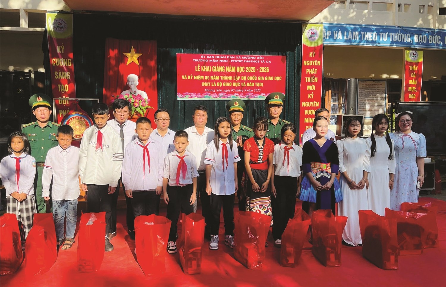 Con nuôi Biên phòng “chắp cánh” ước mơ cho nhiều học sinh DTTS