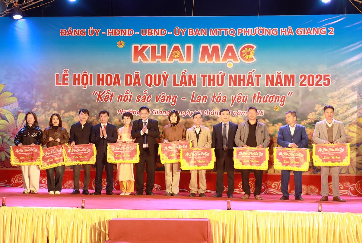 Tuyên Quang: Khai mạc Lễ hội hoa Dã quỳ phường Hà Giang 2