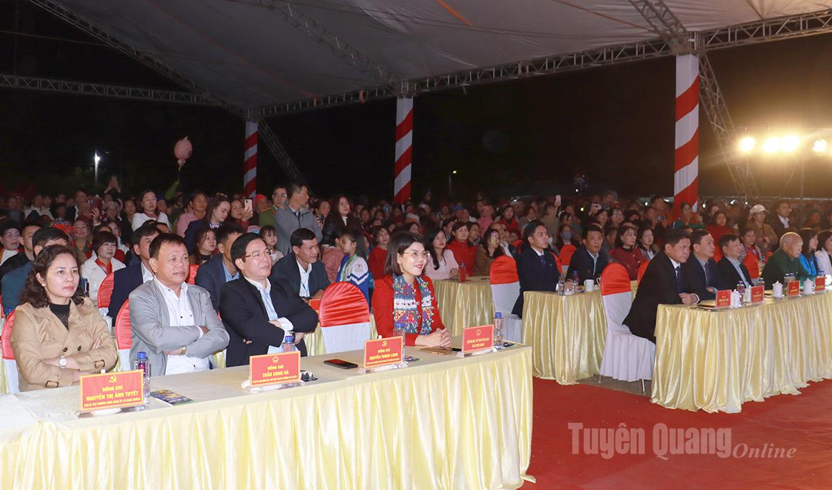 Tuyên Quang: Khai mạc Lễ hội hoa Dã quỳ phường Hà Giang 2