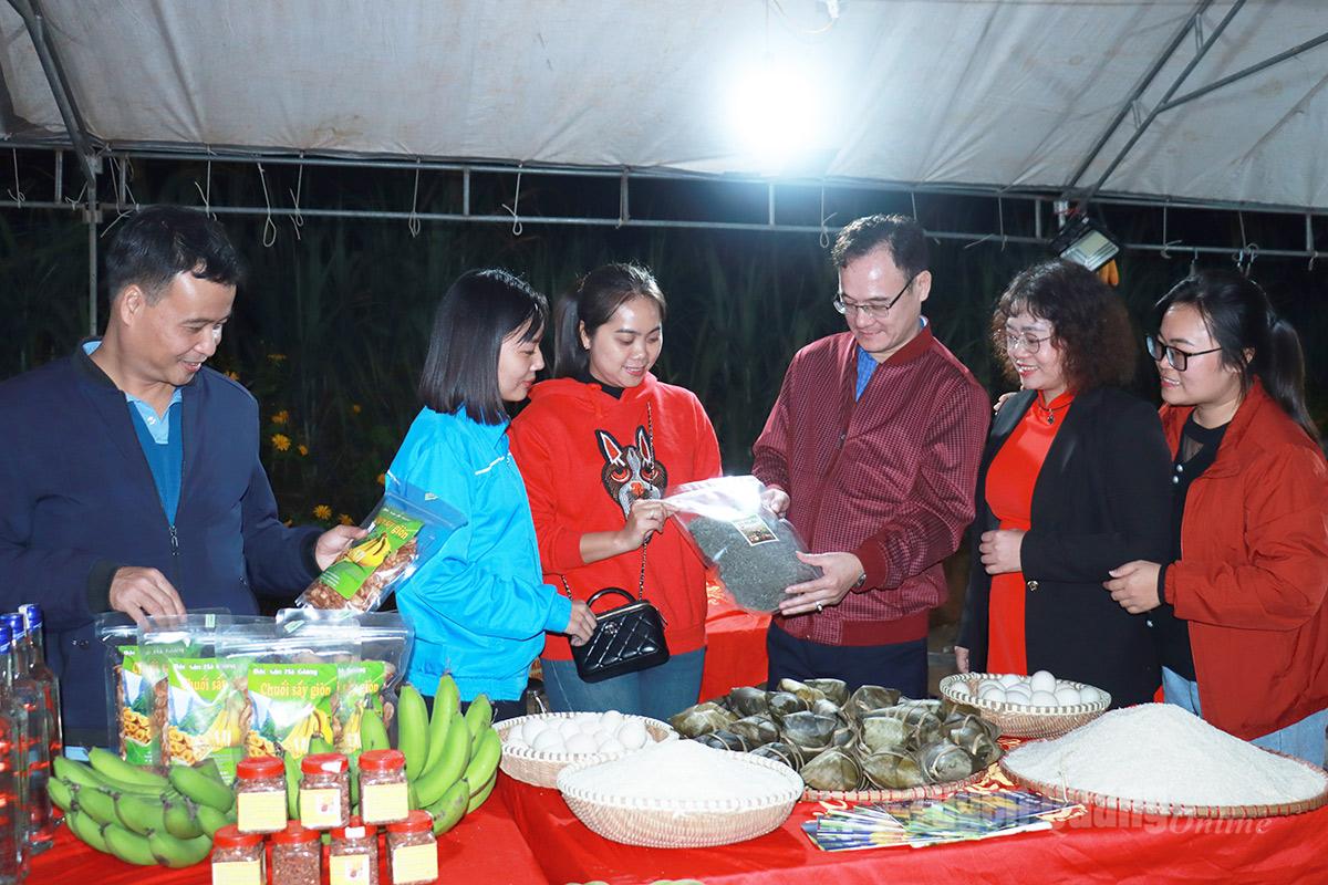 Tuyên Quang: Khai mạc Lễ hội hoa Dã quỳ phường Hà Giang 2