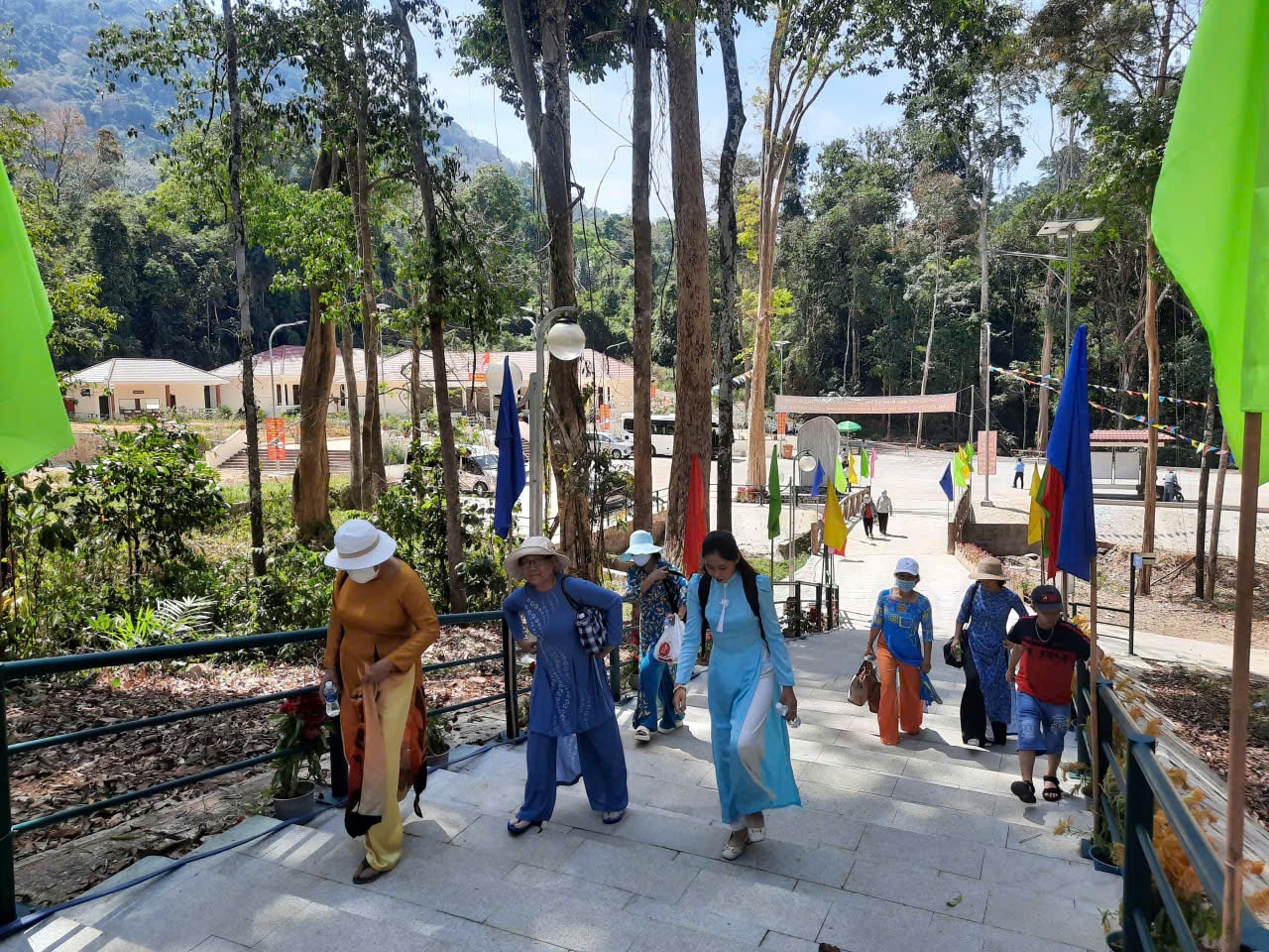 Lâm Đồng: Khu di tích Căn cứ Sa Lôn: Nên đến một lần trên cung...